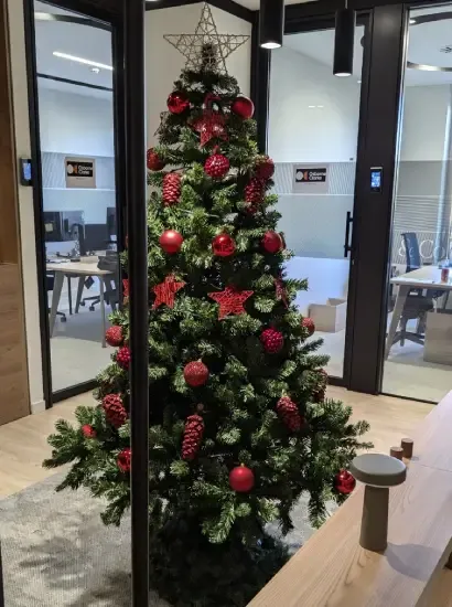Árbol de Navidad oficina coworking