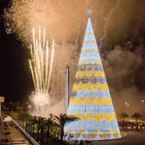 Árbol de Navidad gigante para paseos marítimos