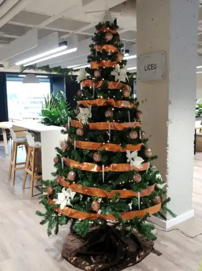 Árbol de Navidad oficina empresa farmacia