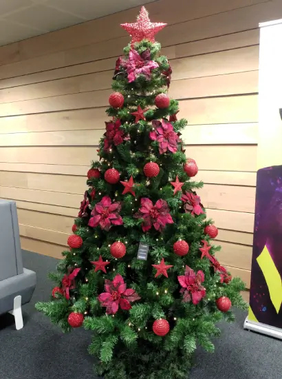 Árbol de Navidad oficina empresa farmacéutica